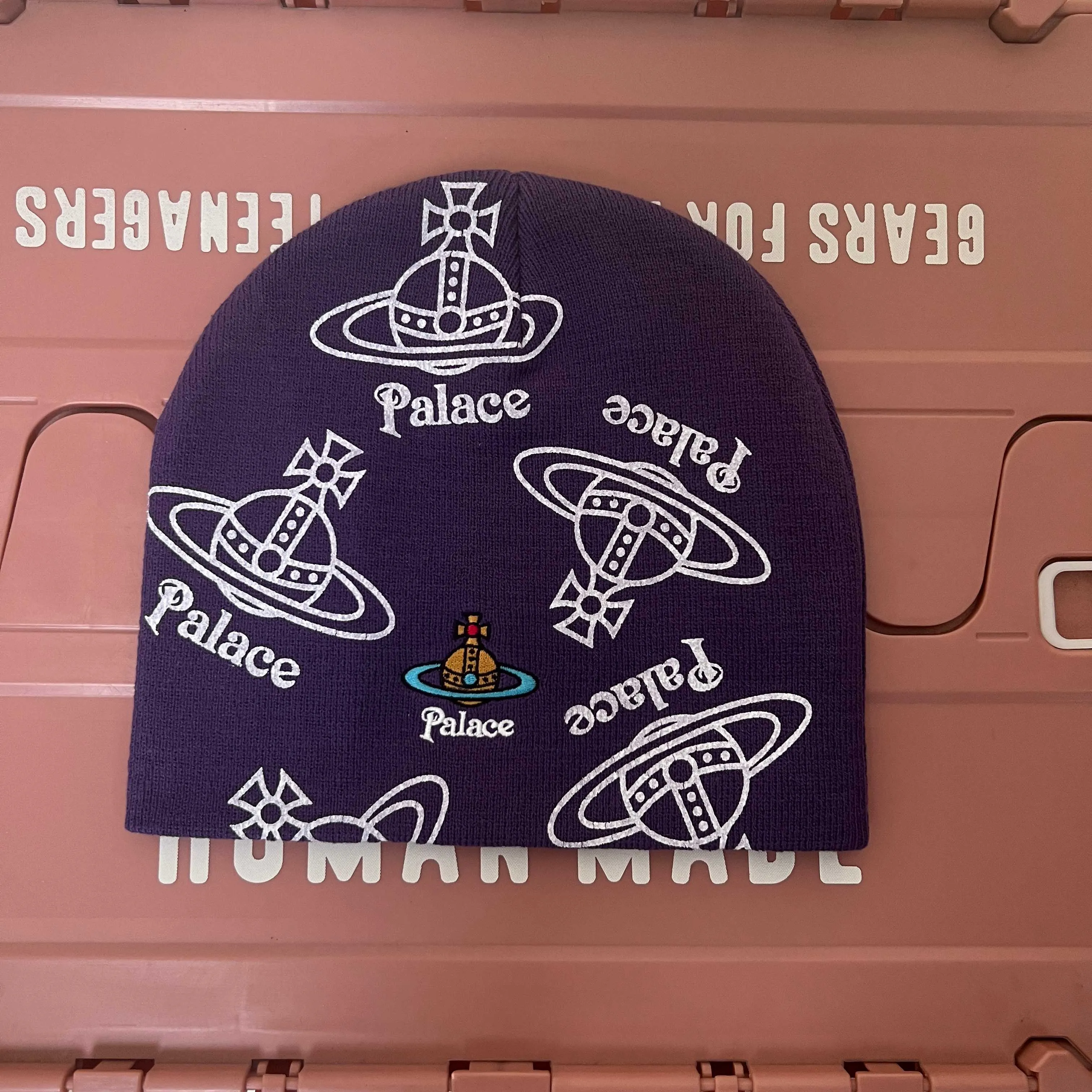 New 🪐viviennewestwood✖️palace co-branded knitted hat with Saturn logo printed all over, 2 colors